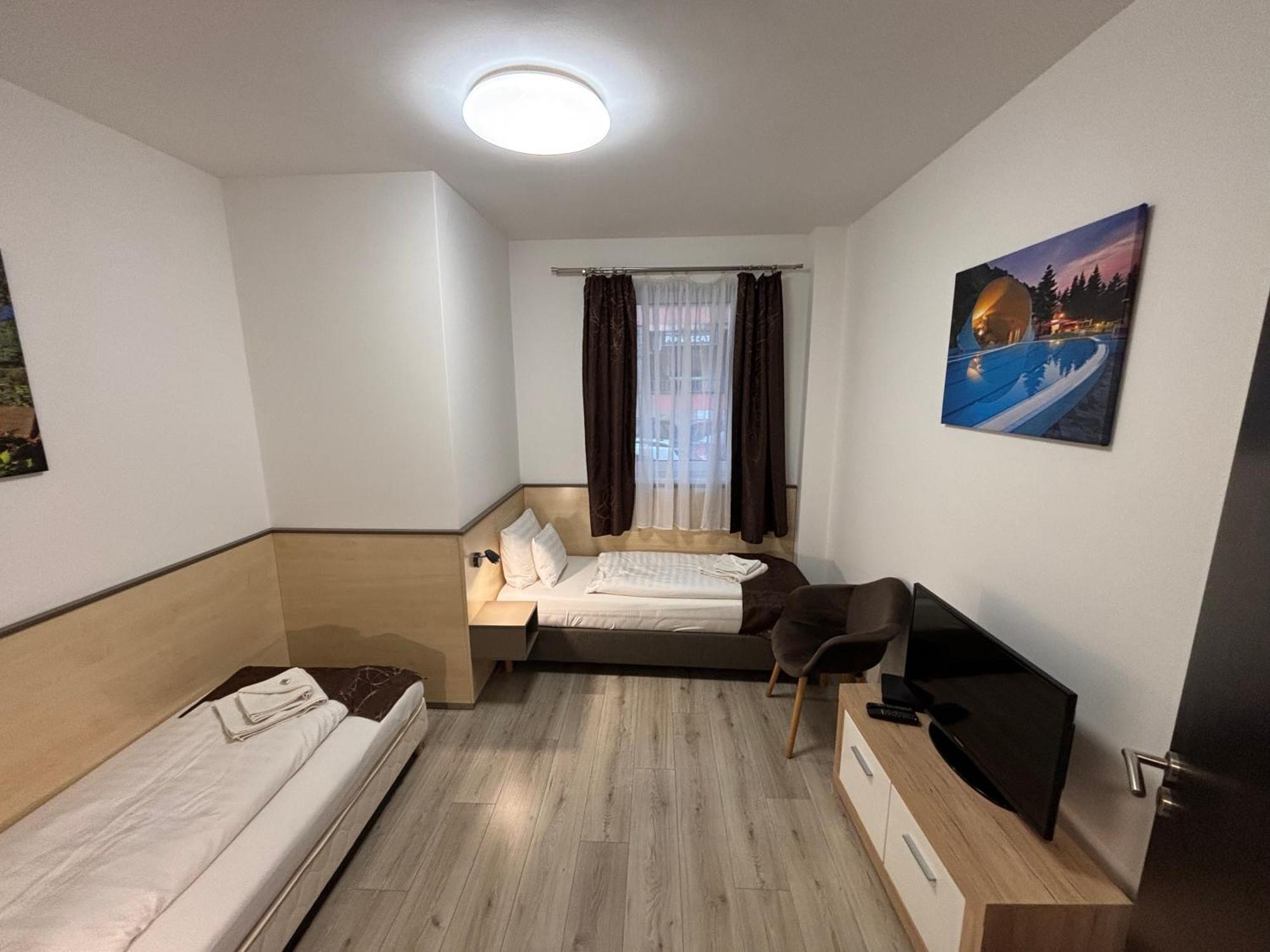 Pizza Tabor Apartman Мисколк Екстериор снимка
