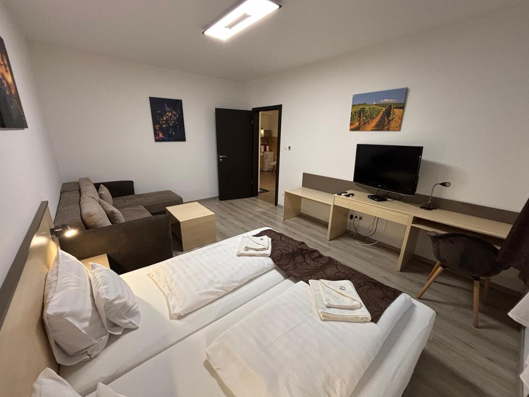 Pizza Tabor Apartman Мисколк Екстериор снимка