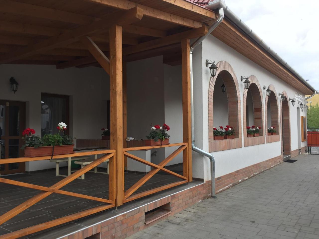 Pizza Tabor Apartman Мисколк Екстериор снимка